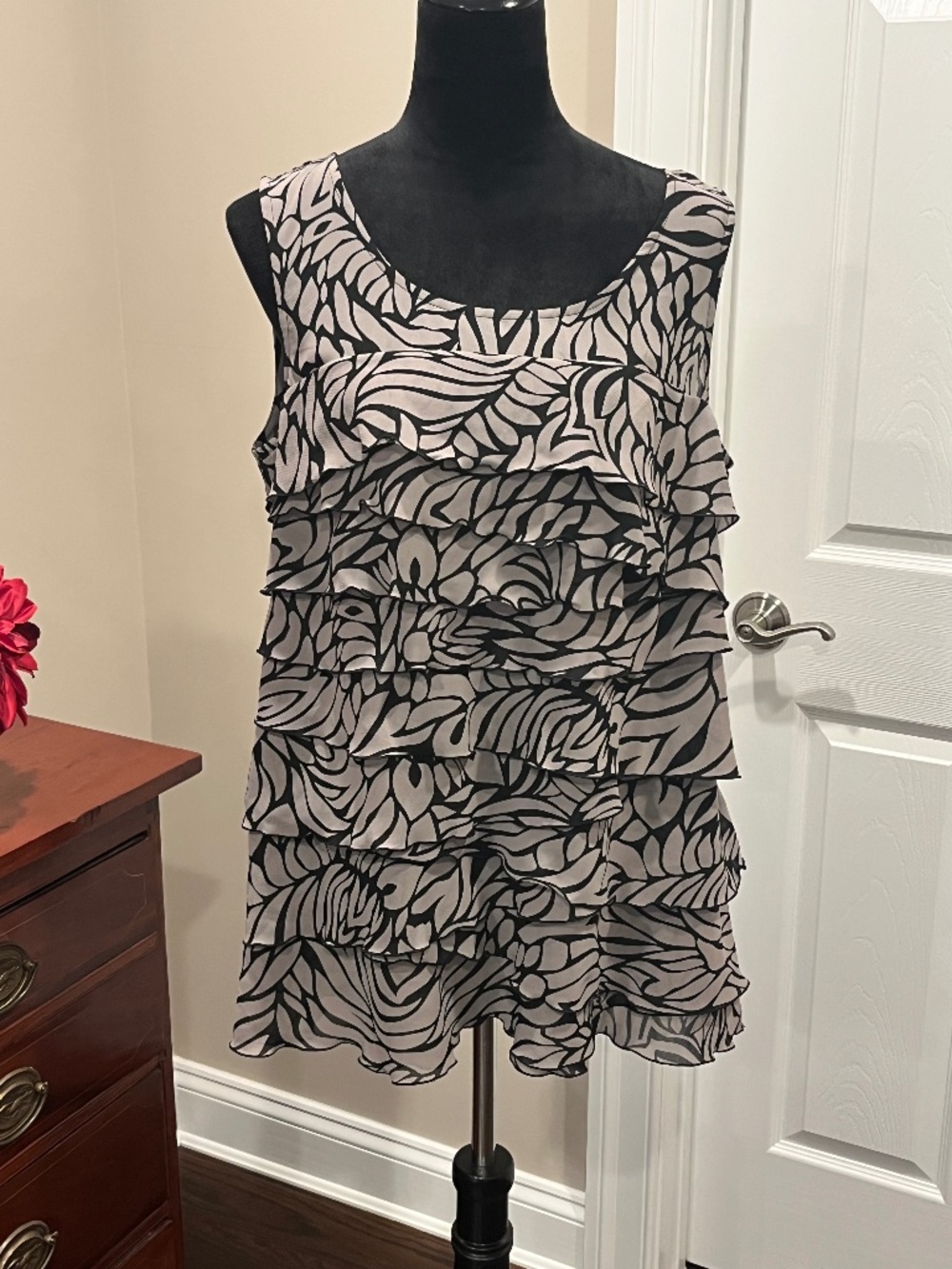 Nicole by Nicole Miller Black & Tan Tiered Ruffle Sleeveless Blouse L